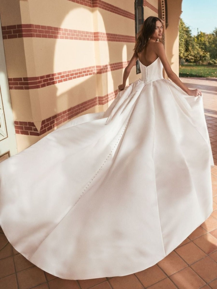 Wedding_Dress_Bridal_Gown_veil_Accessories_Los_Angeles_ForLove_Bridal-Monique-Lhuillier-pallas-Sima-Couture-Elysee-Vivienne-Westwood- Dana-Harel-Milla-Nova-La-Premiere-privee-loho-cinq-Sophia-Tolli-ines-di-santo-leah-da-gloria-rivini-oscar-de-la-renta-ysa-makino-eden-aharon-Mariana-Hardwick-Oksana-Mukha-Couture-Dana-Harel-Kyha-Nicole-Felicia-Enzoani-bridal-veils-best-bridal-store-in-los-angeles-enzoani-vera-wang-sarah-seven-Grace-Loves-Lace-lovely-bride-lilis-rachel-&-rose-liz-martinez-Dovita-bridal-minis