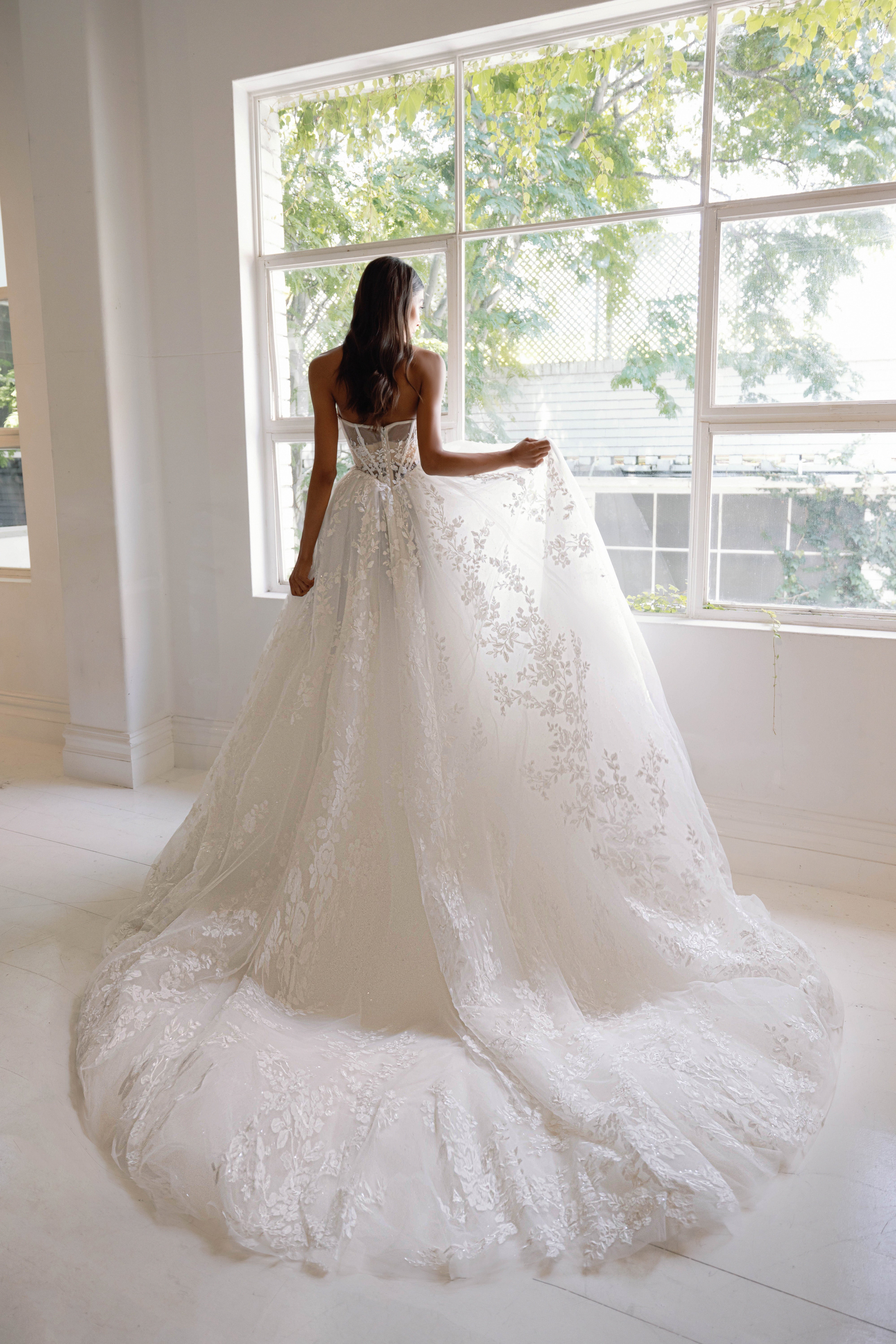 Wedding_Dress_Bridal_Gown_veil_Accessories_Los_Angeles_ForLove_Bridal-Monique-Lhuillier-pallas-Sima-Couture-Elysee-Vivienne-Westwood- Dana-Harel-Milla-Nova-La-Premiere-privee-loho-cinq-Sophia-Tolli-ines-di-santo-leah-da-gloria-rivini-oscar-de-la-renta-ysa-makino-eden-aharon-Mariana-Hardwick-Oksana-Mukha-Couture-Dana-Harel-Kyha-Nicole-Felicia-Enzoani-bridal-veils-best-bridal-store-in-los-angeles-enzoani-vera-wang-sarah-seven-Grace-Loves-Lace-lovely-bride-lilis-rachel-&-rose-liz-martinez-Dovita-bridal-minis