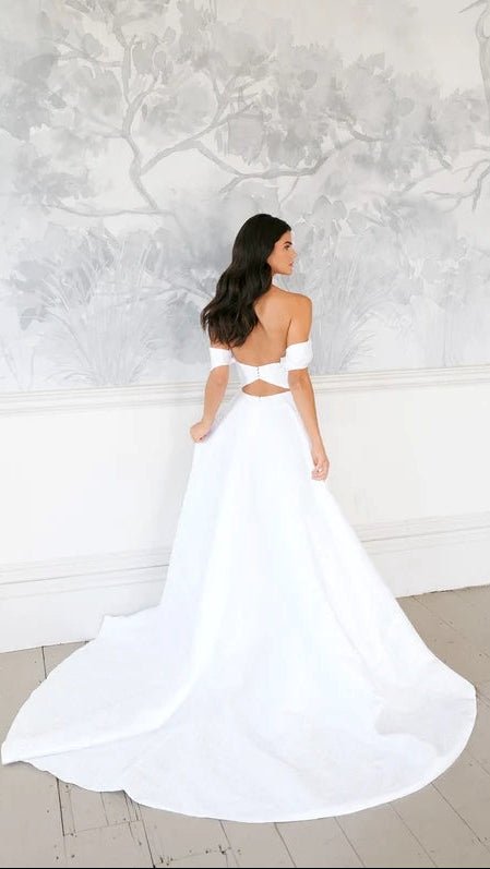 Wedding_Dress_Bridal_Gown_veil_Accessories_Los_Angeles_ForLove_Bridal-Monique-Lhuillier-pallas-Sima-Couture-Elysee-Vivienne-Westwood- Dana-Harel-Milla-Nova-La-Premiere-privee-loho-cinq-Sophia-Tolli-ines-di-santo-leah-da-gloria-rivini-oscar-de-la-renta-ysa-makino-eden-aharon-Mariana-Hardwick-Oksana-Mukha-Couture-Dana-Harel-Kyha-Nicole-Felicia-Enzoani-bridal-veils-best-bridal-store-in-los-angeles-enzoani-vera-wang-sarah-seven-Grace-Loves-Lace-lovely-bride-lilis-rachel-&-rose-liz-martinez-Dovita-bridal-minis