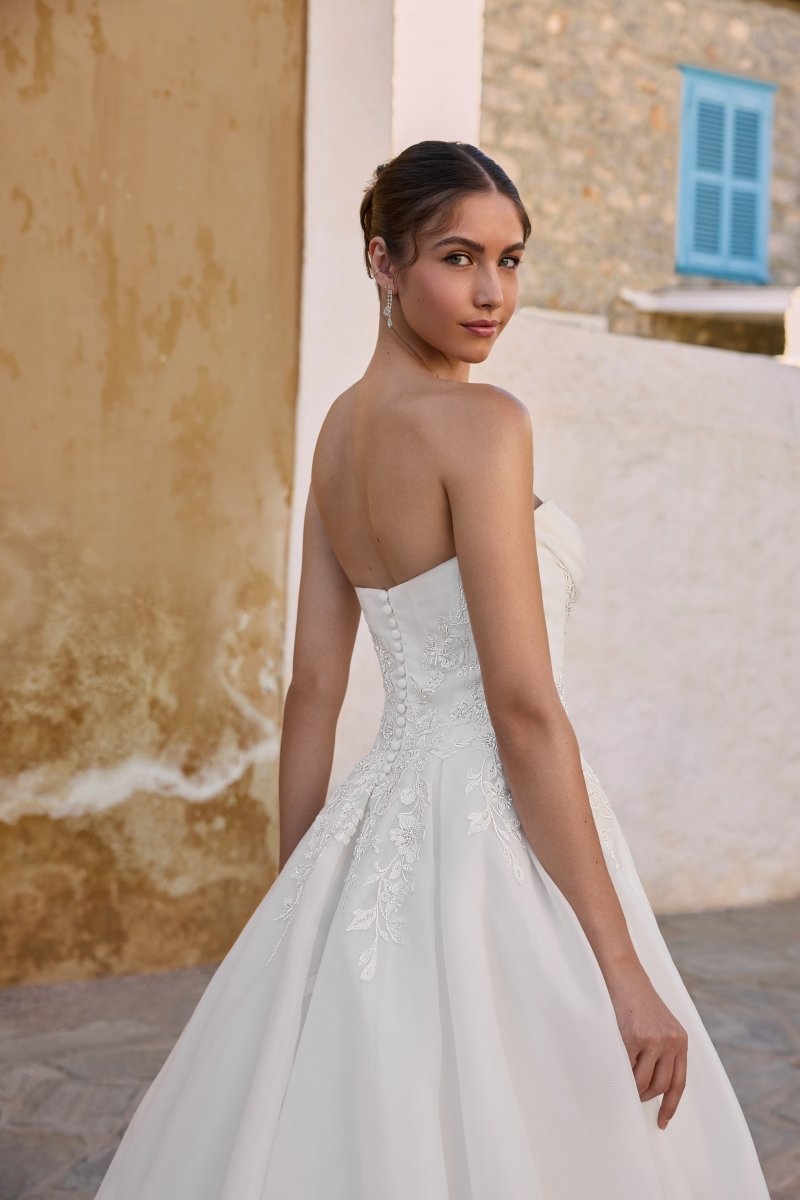 Wedding_Dress_Bridal_Gown_veil_Accessories_Los_Angeles_ForLove_Bridal-Monique-Lhuillier-pallas-Sima-Couture-Elysee-Vivienne-Westwood- Dana-Harel-Milla-Nova-La-Premiere-privee-loho-cinq-Sophia-Tolli-ines-di-santo-leah-da-gloria-rivini-oscar-de-la-renta-ysa-makino-eden-aharon-Mariana-Hardwick-Oksana-Mukha-Couture-Dana-Harel-Kyha-Nicole-Felicia-Enzoani-bridal-veils-best-bridal-store-in-los-angeles-enzoani-vera-wang-sarah-seven-Grace-Loves-Lace-lovely-bride-lilis-rachel-&-rose-liz-martinez-Dovita-bridal-minis