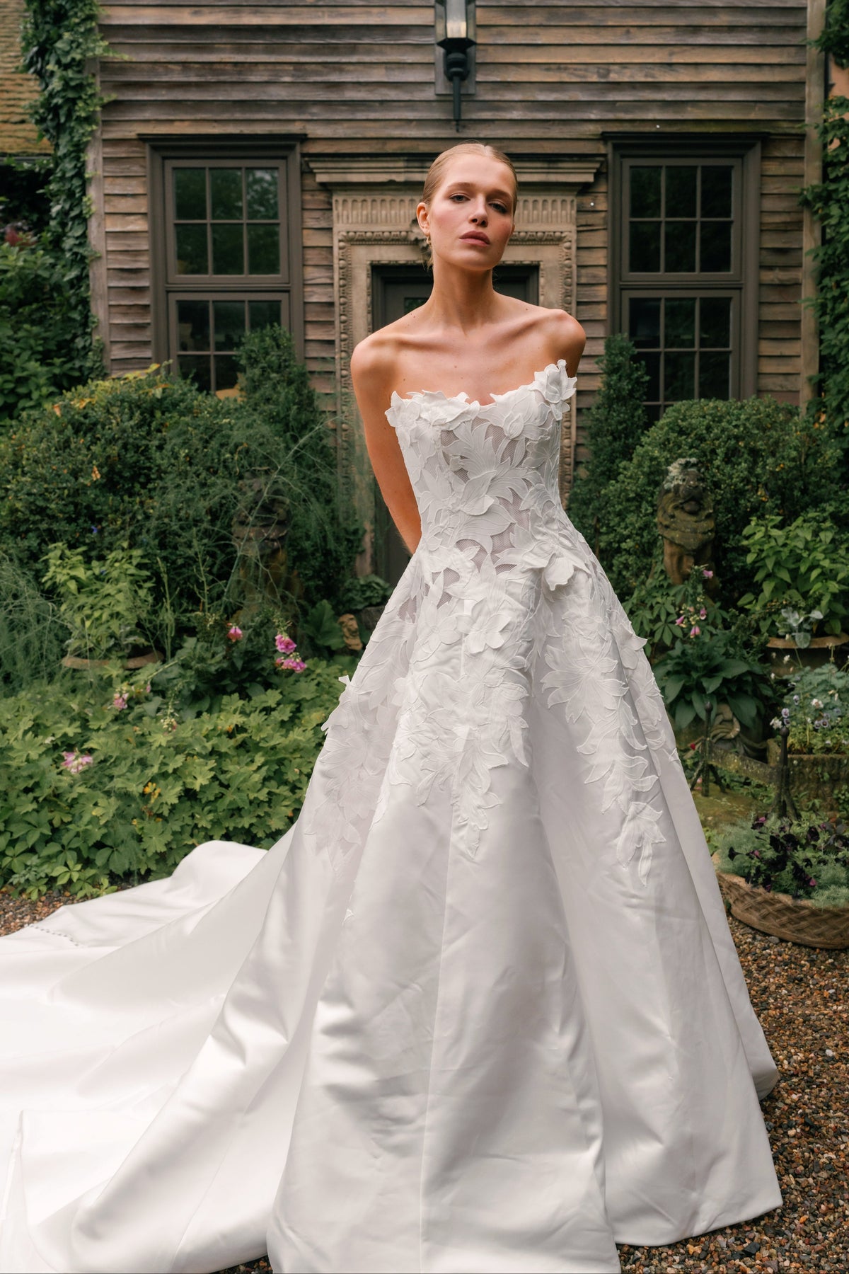 Wedding_Dress_Bridal_Gown_veil_Accessories_Los_Angeles_ForLove_Bridal-Monique-Lhuillier-pallas-Sima-Couture-Elysee-Vivienne-Westwood- Dana-Harel-Milla-Nova-La-Premiere-privee-Muse-cinq-Sophia-Tolli-ines-di-santo-leah-da-gloria-rivini-oscar-de-la-renta-ysa-makino-eden-aharon-Mariana-Hardwick-Oksana-Mukha-Couture-Dana-Harel-Kyha-Nicole-Felicia-Enzoani-bridal-veils-best-bridal-store-in-los-angeles-enzoani-vera-wang-sarah-seven-Grace-Loves-Lace-lovely-bride-lilis-rachel-&-rose-liz-martinez-Dovita-bridal-minis