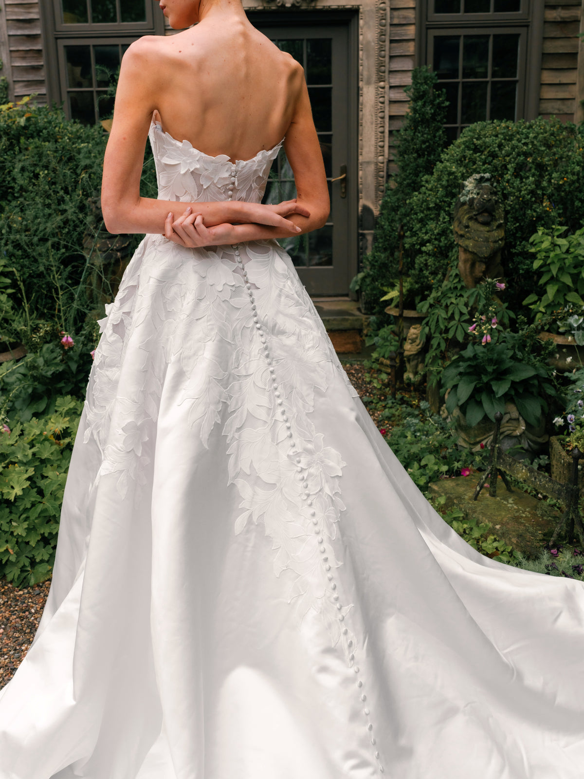 Wedding_Dress_Bridal_Gown_veil_Accessories_Los_Angeles_ForLove_Bridal-Monique-Lhuillier-pallas-Sima-Couture-Elysee-Vivienne-Westwood- Dana-Harel-Milla-Nova-La-Premiere-privee-Muse-cinq-Sophia-Tolli-ines-di-santo-leah-da-gloria-rivini-oscar-de-la-renta-ysa-makino-eden-aharon-Mariana-Hardwick-Oksana-Mukha-Couture-Dana-Harel-Kyha-Nicole-Felicia-Enzoani-bridal-veils-best-bridal-store-in-los-angeles-enzoani-vera-wang-sarah-seven-Grace-Loves-Lace-lovely-bride-lilis-rachel-&-rose-liz-martinez-Dovita-bridal-minis
