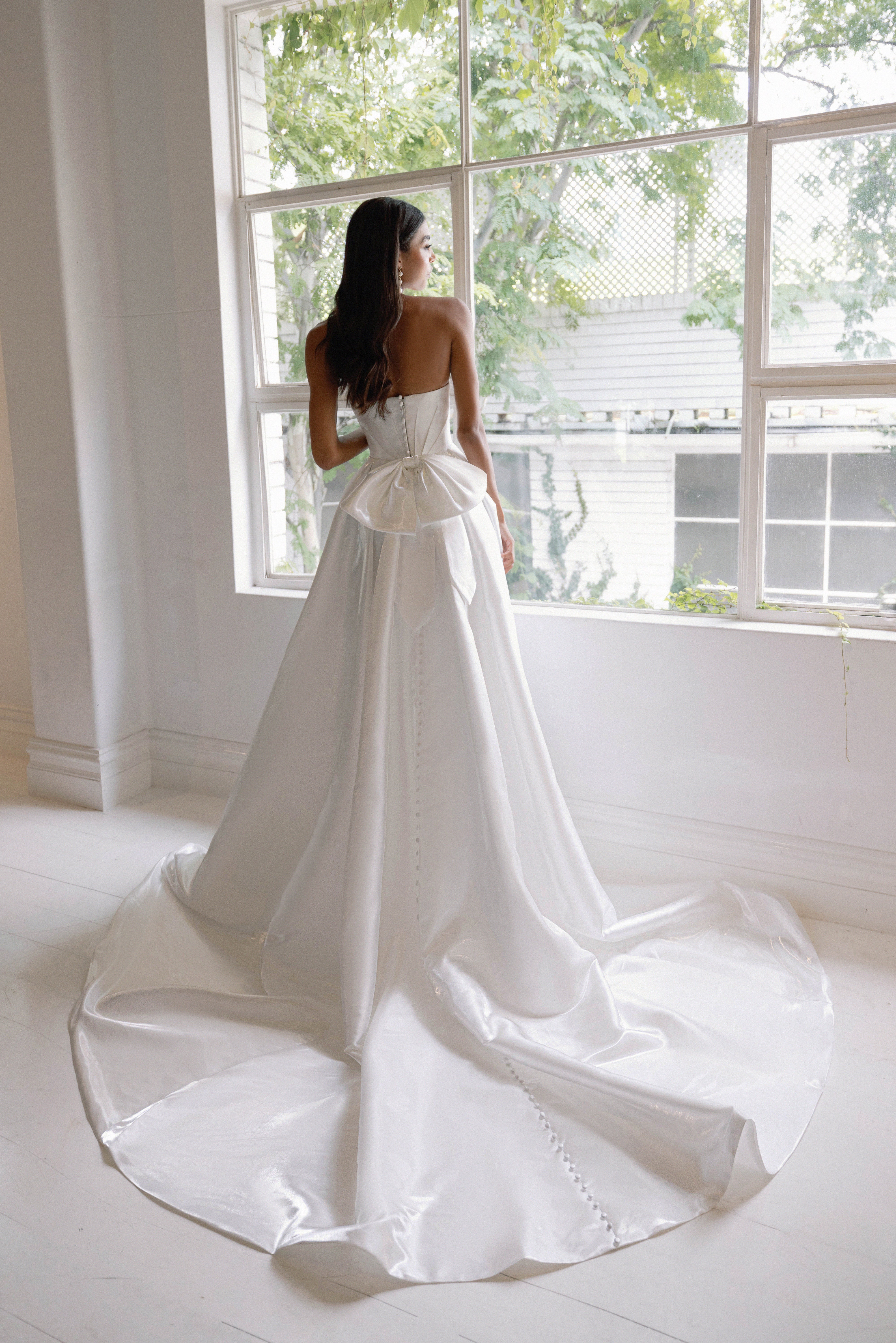 Wedding_Dress_Bridal_Gown_veil_Accessories_Los_Angeles_ForLove_Bridal-Monique-Lhuillier-pallas-Sima-Couture-Elysee-Vivienne-Westwood- Dana-Harel-Milla-Nova-La-Premiere-privee-loho-cinq-Sophia-Tolli-ines-di-santo-leah-da-gloria-rivini-oscar-de-la-renta-ysa-makino-eden-aharon-Mariana-Hardwick-Oksana-Mukha-Couture-Dana-Harel-Kyha-Nicole-Felicia-Enzoani-bridal-veils-best-bridal-store-in-los-angeles-enzoani-vera-wang-sarah-seven-Grace-Loves-Lace-lovely-bride-lilis-rachel-&-rose-liz-martinez-Dovita-bridal-minis