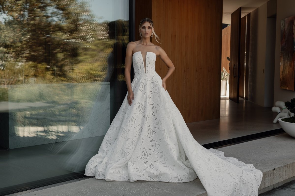 Wedding_Dress_Bridal_Gown_veil_Accessories_Los_Angeles_ForLove_Bridal-Monique-Lhuillier-pallas-Sima-Couture-Elysee-Vivienne-Westwood- Dana-Harel-Milla-Nova-La-Premiere-privee-loho-cinq-Sophia-Tolli-ines-di-santo-leah-da-gloria-rivini-oscar-de-la-renta-ysa-makino-eden-aharon-Mariana-Hardwick-Oksana-Mukha-Couture-Dana-Harel-Kyha-Nicole-Felicia-Enzoani-bridal-veils-best-bridal-store-in-los-angeles-enzoani-vera-wang-sarah-seven-Grace-Loves-Lace-lovely-bride-lilis-rachel-&-rose-liz-martinez-Dovita-bridal-minis