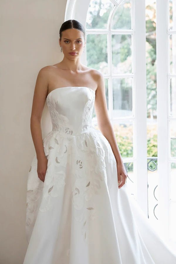 Wedding_Dress_Bridal_Gown_veil_Accessories_Los_Angeles_ForLove_Bridal-Monique-Lhuillier-pallas-Sima-Couture-Elysee-Vivienne-Westwood- Dana-Harel-Milla-Nova-La-Premiere-privee-loho-cinq-Sophia-Tolli-ines-di-santo-leah-da-gloria-rivini-oscar-de-la-renta-ysa-makino-eden-aharon-Mariana-Hardwick-Oksana-Mukha-Couture-Dana-Harel-Kyha-Nicole-Felicia-Enzoani-bridal-veils-best-bridal-store-in-los-angeles-enzoani-vera-wang-sarah-seven-Grace-Loves-Lace-lovely-bride-lilis-rachel-&-rose-liz-martinez-Dovita-bridal-minis