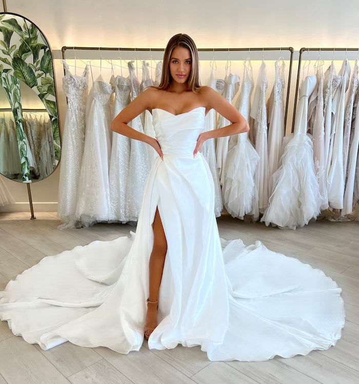 Wedding_Dress_Bridal_Gown_veil_Accessories_Los_Angeles_ForLove_Bridal-Monique-Lhuillier-pallas-Sima-Couture-Elysee-Vivienne-Westwood- Dana-Harel-Milla-Nova-La-Premiere-privee-loho-cinq-Sophia-Tolli-ines-di-santo-leah-da-gloria-rivini-oscar-de-la-renta-ysa-makino-eden-aharon-Mariana-Hardwick-Oksana-Mukha-Couture-Dana-Harel-Kyha-Nicole-Felicia-Enzoani-bridal-veils-best-bridal-store-in-los-angeles-enzoani-vera-wang-sarah-seven-Grace-Loves-Lace-lovely-bride-lilis-rachel-&-rose-liz-martinez-Dovita-bridal-minis