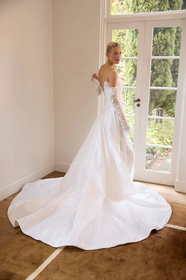Wedding_Dress_Bridal_Gown_veil_Accessories_Los_Angeles_ForLove_Bridal-Monique-Lhuillier-pallas-Sima-Couture-Elysee-Vivienne-Westwood- Dana-Harel-Milla-Nova-La-Premiere-privee-loho-cinq-Sophia-Tolli-ines-di-santo-leah-da-gloria-rivini-oscar-de-la-renta-ysa-makino-eden-aharon-Mariana-Hardwick-Oksana-Mukha-Couture-Dana-Harel-Kyha-Nicole-Felicia-Enzoani-bridal-veils-best-bridal-store-in-los-angeles-enzoani-vera-wang-sarah-seven-Grace-Loves-Lace-lovely-bride-lilis-rachel-&-rose-liz-martinez-Dovita-bridal-minis
