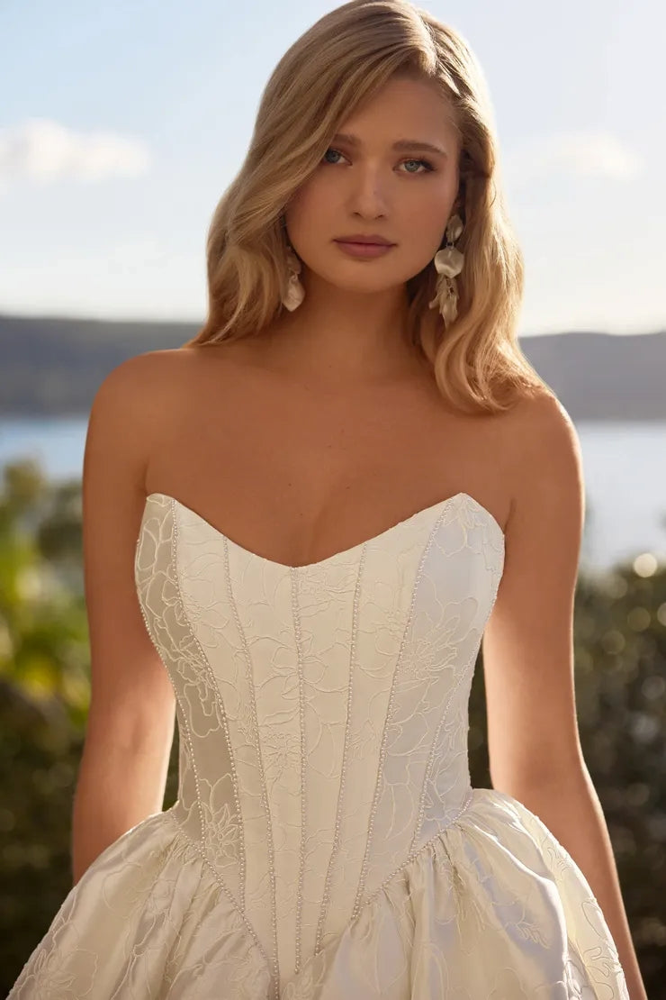 Wedding_Dress_Bridal_Gown_veil_Accessories_Los_Angeles_ForLove_Bridal-Monique-Lhuillier-pallas-Sima-Couture-Elysee-Vivienne-Westwood- Dana-Harel-Milla-Nova-La-Premiere-privee-Muse-cinq-Sophia-Tolli-ines-di-santo-leah-da-gloria-rivini-oscar-de-la-renta-ysa-makino-eden-aharon-Mariana-Hardwick-Oksana-Mukha-Couture-Dana-Harel-Kyha-Nicole-Felicia-Enzoani-bridal-veils-best-bridal-store-in-los-angeles-enzoani-vera-wang-sarah-seven-Grace-Loves-Lace-lovely-bride-lilis-rachel-&-rose-liz-martinez-Dovita-bridal-minis