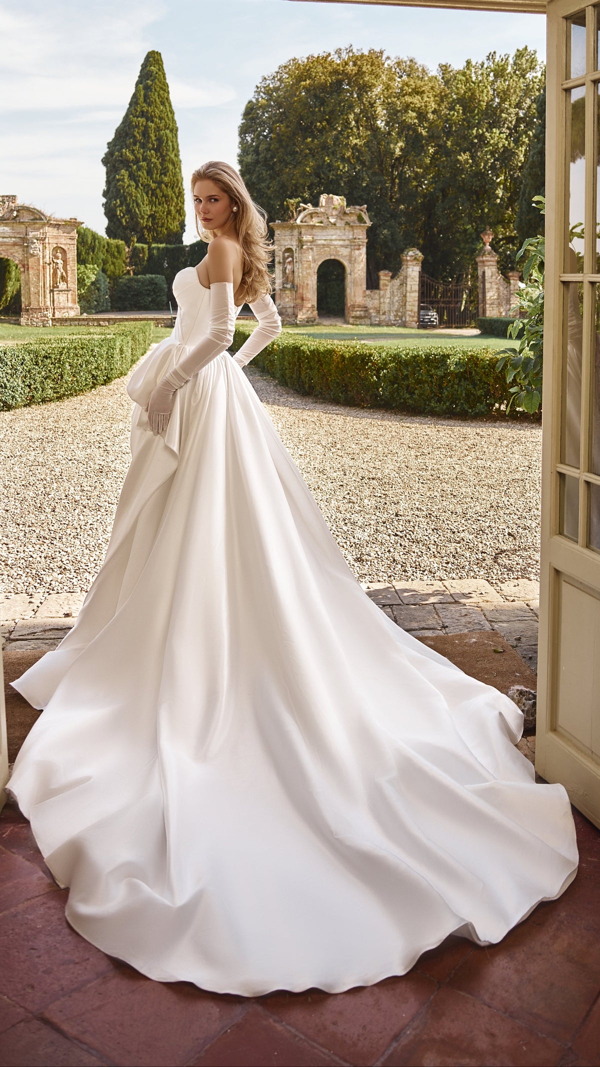 Wedding_Dress_Bridal_Gown_veil_Accessories_Los_Angeles_ForLove_Bridal-Monique-Lhuillier-pallas-Sima-Couture-Elysee-Vivienne-Westwood- Dana-Harel-Milla-Nova-La-Premiere-privee-Muse-cinq-Sophia-Tolli-ines-di-santo-leah-da-gloria-rivini-oscar-de-la-renta-ysa-makino-eden-aharon-Mariana-Hardwick-Oksana-Mukha-Couture-Dana-Harel-Kyha-Nicole-Felicia-Enzoani-bridal-veils-best-bridal-store-in-los-angeles-enzoani-vera-wang-sarah-seven-Grace-Loves-Lace-lovely-bride-lilis-rachel-&-rose-liz-martinez-Dovita-bridal-minis