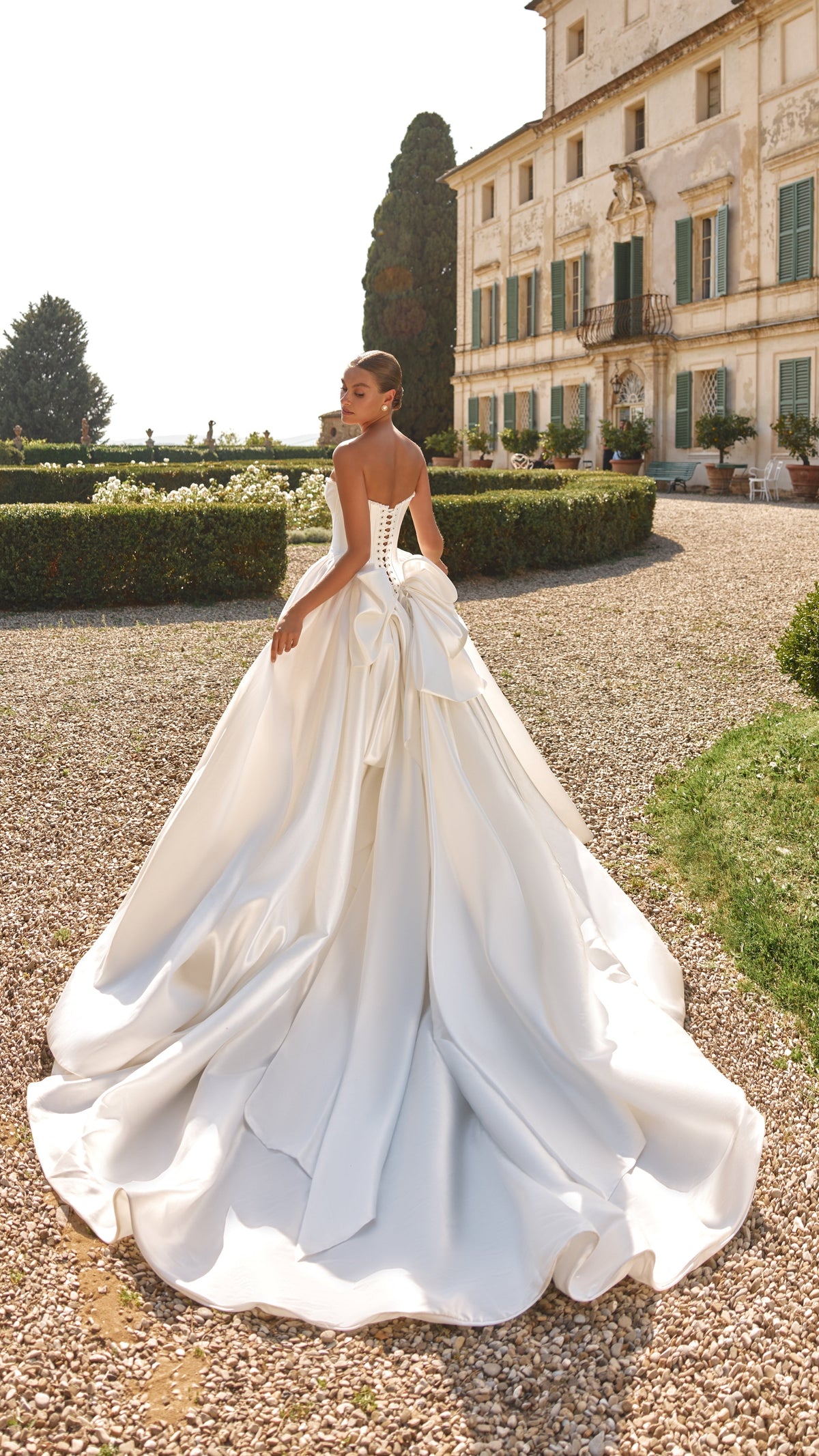 Wedding_Dress_Bridal_Gown_veil_Accessories_Los_Angeles_ForLove_Bridal-Monique-Lhuillier-pallas-Sima-Couture-Elysee-Vivienne-Westwood- Dana-Harel-Milla-Nova-La-Premiere-privee-Muse-cinq-Sophia-Tolli-ines-di-santo-leah-da-gloria-rivini-oscar-de-la-renta-ysa-makino-eden-aharon-Mariana-Hardwick-Oksana-Mukha-Couture-Dana-Harel-Kyha-Nicole-Felicia-Enzoani-bridal-veils-best-bridal-store-in-los-angeles-enzoani-vera-wang-sarah-seven-Grace-Loves-Lace-lovely-bride-lilis-rachel-&-rose-liz-martinez-Dovita-bridal-minis