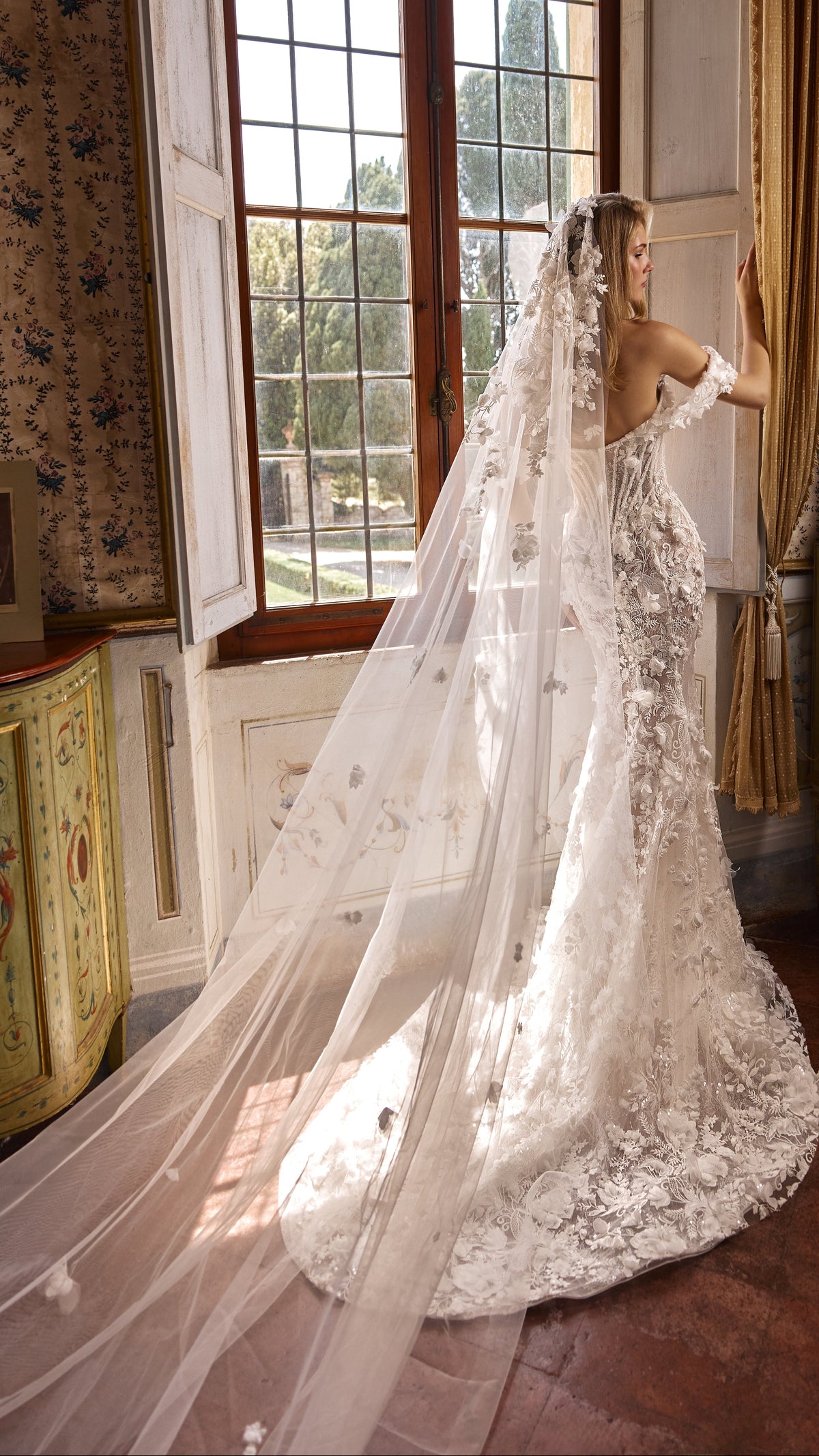 Wedding_Dress_Bridal_Gown_veil_Accessories_Los_Angeles_ForLove_Bridal-Monique-Lhuillier-pallas-Sima-Couture-Elysee-Vivienne-Westwood- Dana-Harel-Milla-Nova-La-Premiere-privee-Muse-cinq-Sophia-Tolli-ines-di-santo-leah-da-gloria-rivini-oscar-de-la-renta-ysa-makino-eden-aharon-Mariana-Hardwick-Oksana-Mukha-Couture-Dana-Harel-Kyha-Nicole-Felicia-Enzoani-bridal-veils-best-bridal-store-in-los-angeles-enzoani-vera-wang-sarah-seven-Grace-Loves-Lace-lovely-bride-lilis-rachel-&-rose-liz-martinez-Dovita-bridal-minis