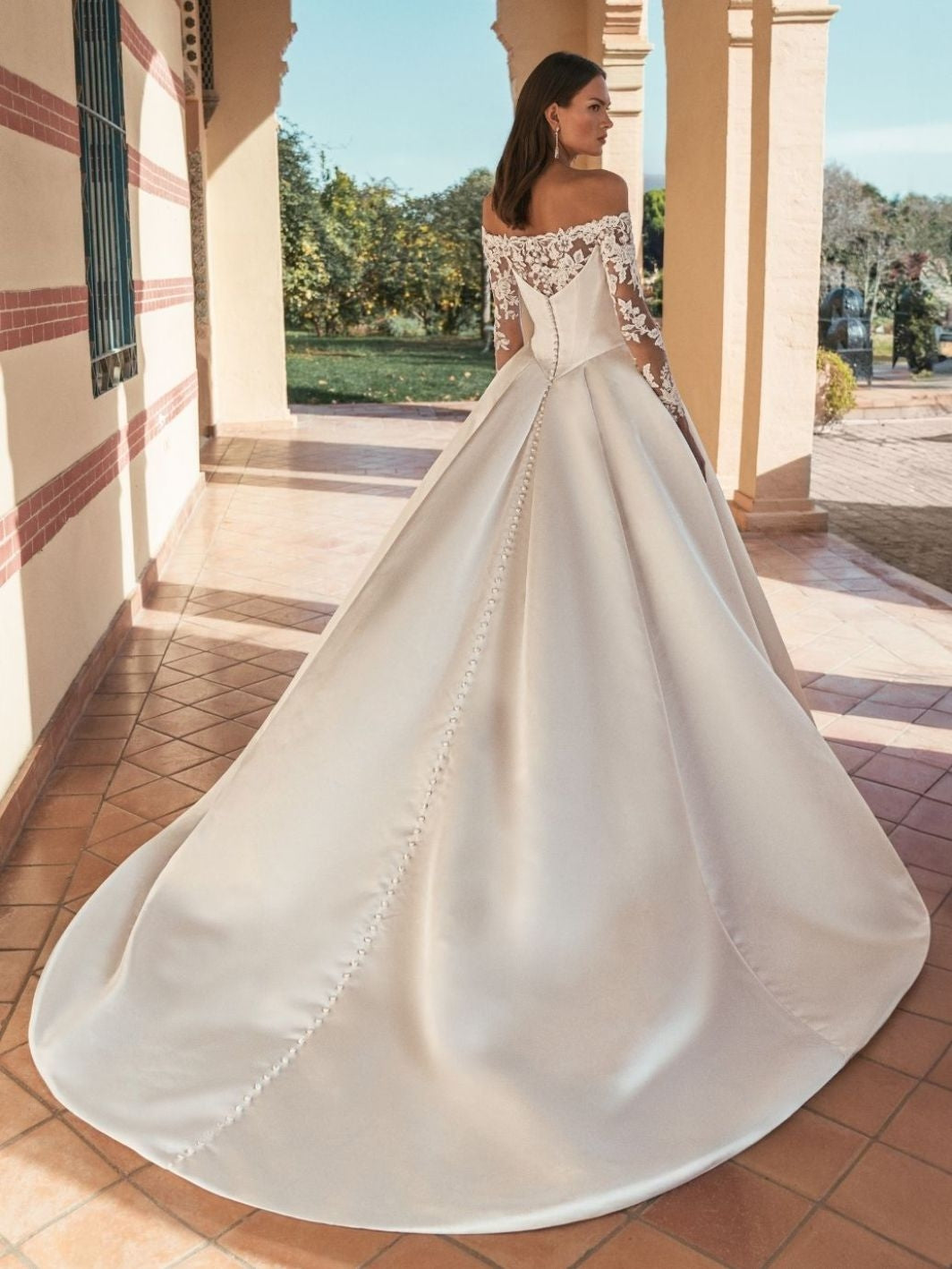 Wedding_Dress_Bridal_Gown_veil_Accessories_Los_Angeles_ForLove_Bridal-Monique-Lhuillier-pallas-Sima-Couture-Elysee-Vivienne-Westwood- Dana-Harel-Milla-Nova-La-Premiere-privee-loho-cinq-Sophia-Tolli-ines-di-santo-leah-da-gloria-rivini-oscar-de-la-renta-ysa-makino-eden-aharon-Mariana-Hardwick-Oksana-Mukha-Couture-Dana-Harel-Kyha-Nicole-Felicia-Enzoani-bridal-veils-best-bridal-store-in-los-angeles-enzoani-vera-wang-sarah-seven-Grace-Loves-Lace-lovely-bride-lilis-rachel-&-rose-liz-martinez-Dovita-bridal-minis