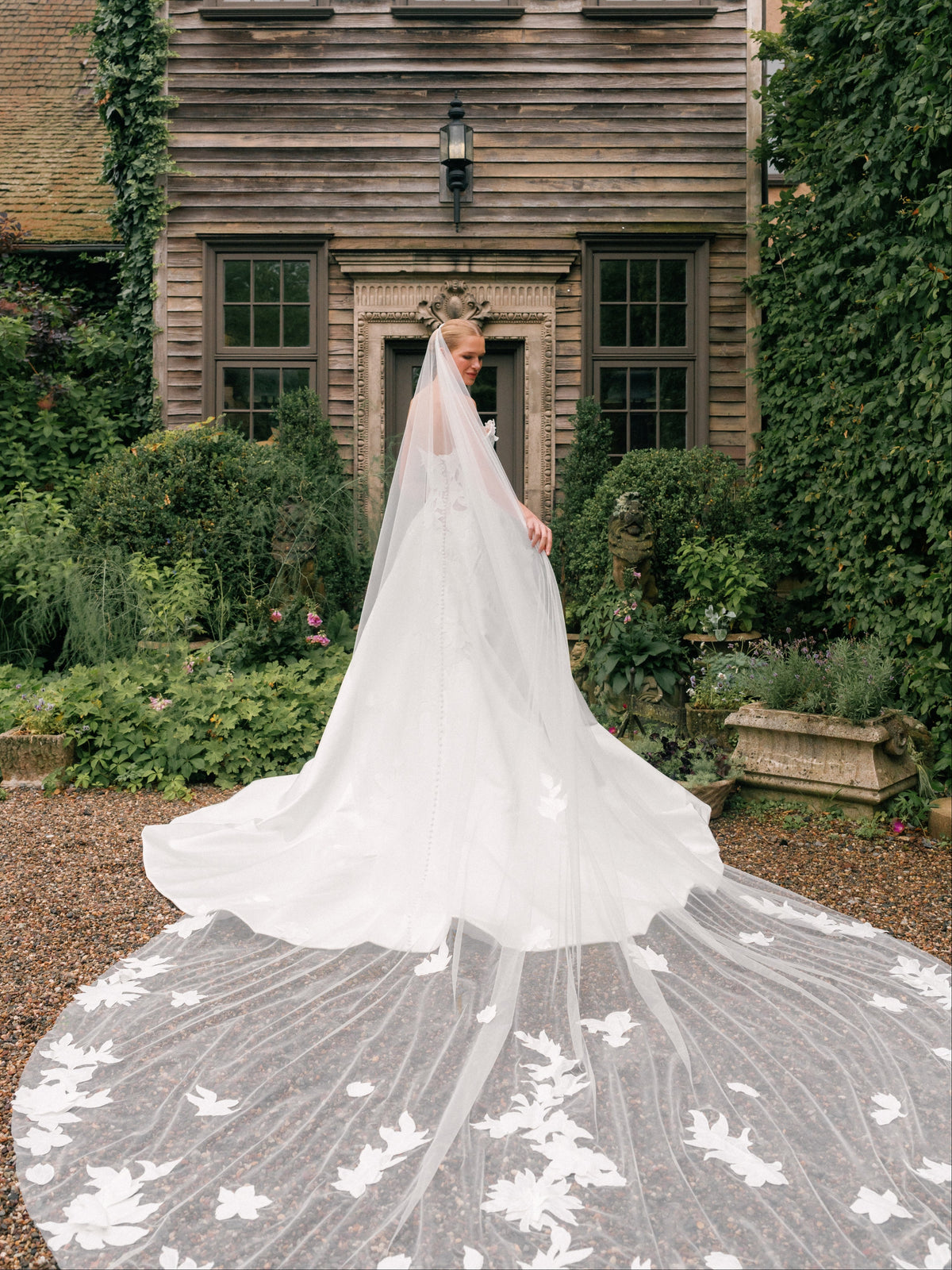 Wedding_Dress_Bridal_Gown_veil_Accessories_Los_Angeles_ForLove_Bridal-Monique-Lhuillier-pallas-Sima-Couture-Elysee-Vivienne-Westwood- Dana-Harel-Milla-Nova-La-Premiere-privee-Muse-cinq-Sophia-Tolli-ines-di-santo-leah-da-gloria-rivini-oscar-de-la-renta-ysa-makino-eden-aharon-Mariana-Hardwick-Oksana-Mukha-Couture-Dana-Harel-Kyha-Nicole-Felicia-Enzoani-bridal-veils-best-bridal-store-in-los-angeles-enzoani-vera-wang-sarah-seven-Grace-Loves-Lace-lovely-bride-lilis-rachel-&-rose-liz-martinez-Dovita-bridal-minis