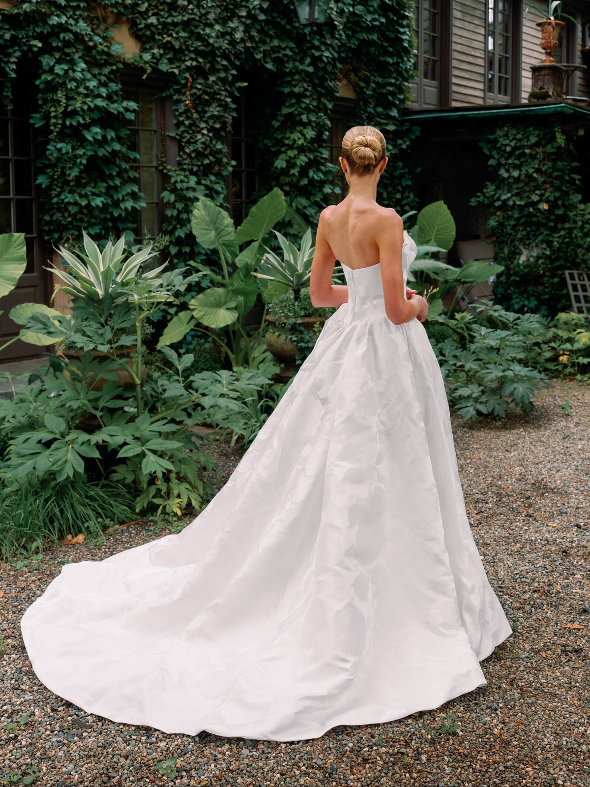 Wedding_Dress_Bridal_Gown_veil_Accessories_Los_Angeles_ForLove_Bridal-Monique-Lhuillier-pallas-Sima-Couture-Elysee-Vivienne-Westwood- Dana-Harel-Milla-Nova-La-Premiere-privee-Muse-cinq-Sophia-Tolli-ines-di-santo-leah-da-gloria-rivini-oscar-de-la-renta-ysa-makino-eden-aharon-Mariana-Hardwick-Oksana-Mukha-Couture-Dana-Harel-Kyha-Nicole-Felicia-Enzoani-bridal-veils-best-bridal-store-in-los-angeles-enzoani-vera-wang-sarah-seven-Grace-Loves-Lace-lovely-bride-lilis-rachel-&-rose-liz-martinez-Dovita-bridal-minis