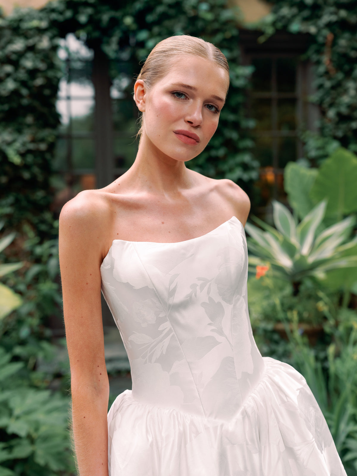 Wedding_Dress_Bridal_Gown_veil_Accessories_Los_Angeles_ForLove_Bridal-Monique-Lhuillier-pallas-Sima-Couture-Elysee-Vivienne-Westwood- Dana-Harel-Milla-Nova-La-Premiere-privee-Muse-cinq-Sophia-Tolli-ines-di-santo-leah-da-gloria-rivini-oscar-de-la-renta-ysa-makino-eden-aharon-Mariana-Hardwick-Oksana-Mukha-Couture-Dana-Harel-Kyha-Nicole-Felicia-Enzoani-bridal-veils-best-bridal-store-in-los-angeles-enzoani-vera-wang-sarah-seven-Grace-Loves-Lace-lovely-bride-lilis-rachel-&-rose-liz-martinez-Dovita-bridal-minis