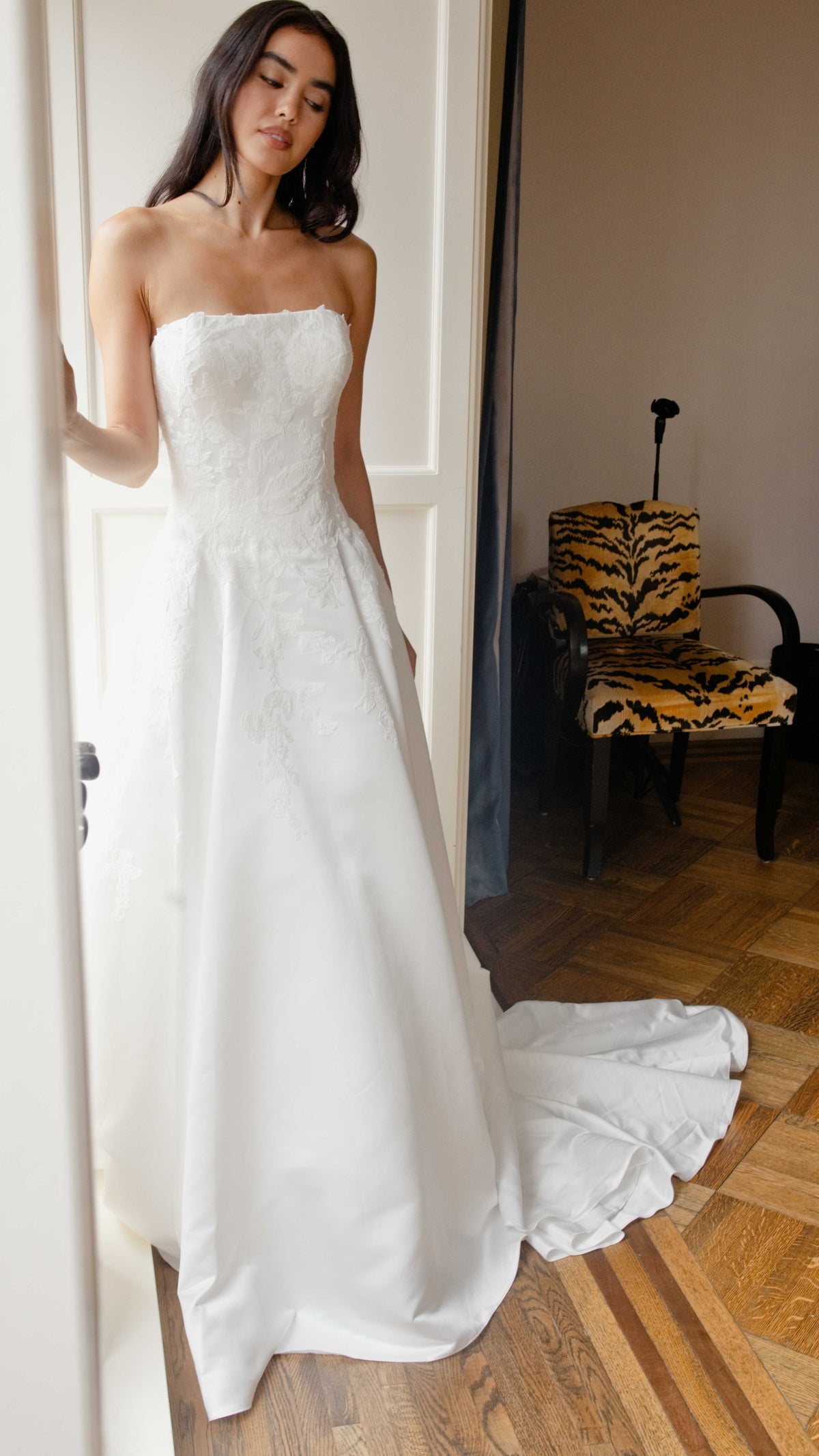 Wedding_Dress_Bridal_Gown_veil_Accessories_Los_Angeles_ForLove_Bridal-Monique-Lhuillier-pallas-Sima-Couture-Elysee-Vivienne-Westwood- Dana-Harel-Milla-Nova-La-Premiere-privee-Muse-cinq-Sophia-Tolli-ines-di-santo-leah-da-gloria-rivini-oscar-de-la-renta-ysa-makino-eden-aharon-Mariana-Hardwick-Oksana-Mukha-Couture-Dana-Harel-Kyha-Nicole-Felicia-Enzoani-bridal-veils-best-bridal-store-in-los-angeles-enzoani-vera-wang-sarah-seven-Grace-Loves-Lace-lovely-bride-lilis-rachel-&-rose-liz-martinez-Dovita-bridal-minis