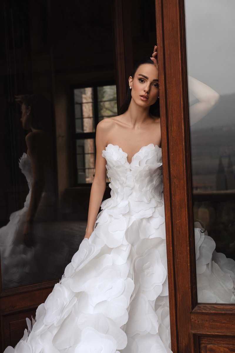 Wedding_Dress_Bridal_Gown_veil_Accessories_Los_Angeles_ForLove_Bridal-Monique-Lhuillier-pallas-Sima-Couture-Elysee-Vivienne-Westwood- Dana-Harel-Milla-Nova-La-Premiere-privee-loho-cinq-Sophia-Tolli-ines-di-santo-leah-da-gloria-rivini-oscar-de-la-renta-ysa-makino-eden-aharon-Mariana-Hardwick-Oksana-Mukha-Couture-Dana-Harel-Kyha-Nicole-Felicia-Enzoani-bridal-veils-best-bridal-store-in-los-angeles-enzoani-vera-wang-sarah-seven-Grace-Loves-Lace-lovely-bride-lilis-rachel-&-rose-liz-martinez-Dovita-bridal-minis