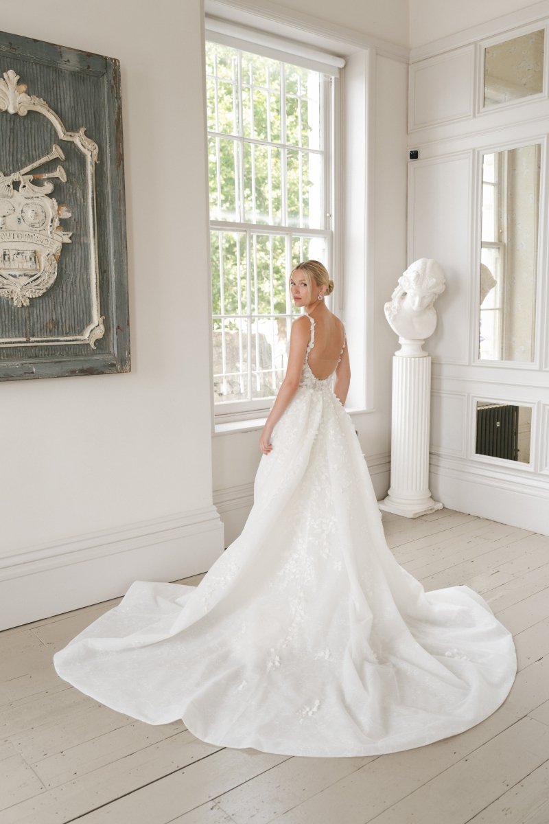 Wedding_Dress_Bridal_Gown_veil_Accessories_Los_Angeles_ForLove_Bridal-Monique-Lhuillier-pallas-Sima-Couture-Elysee-Vivienne-Westwood- Dana-Harel-Milla-Nova-La-Premiere-privee-loho-cinq-Sophia-Tolli-ines-di-santo-leah-da-gloria-rivini-oscar-de-la-renta-ysa-makino-eden-aharon-Mariana-Hardwick-Oksana-Mukha-Couture-Dana-Harel-Kyha-Nicole-Felicia-Enzoani-bridal-veils-best-bridal-store-in-los-angeles-enzoani-vera-wang-sarah-seven-Grace-Loves-Lace-lovely-bride-lilis-rachel-&-rose-liz-martinez-Dovita-bridal-minis