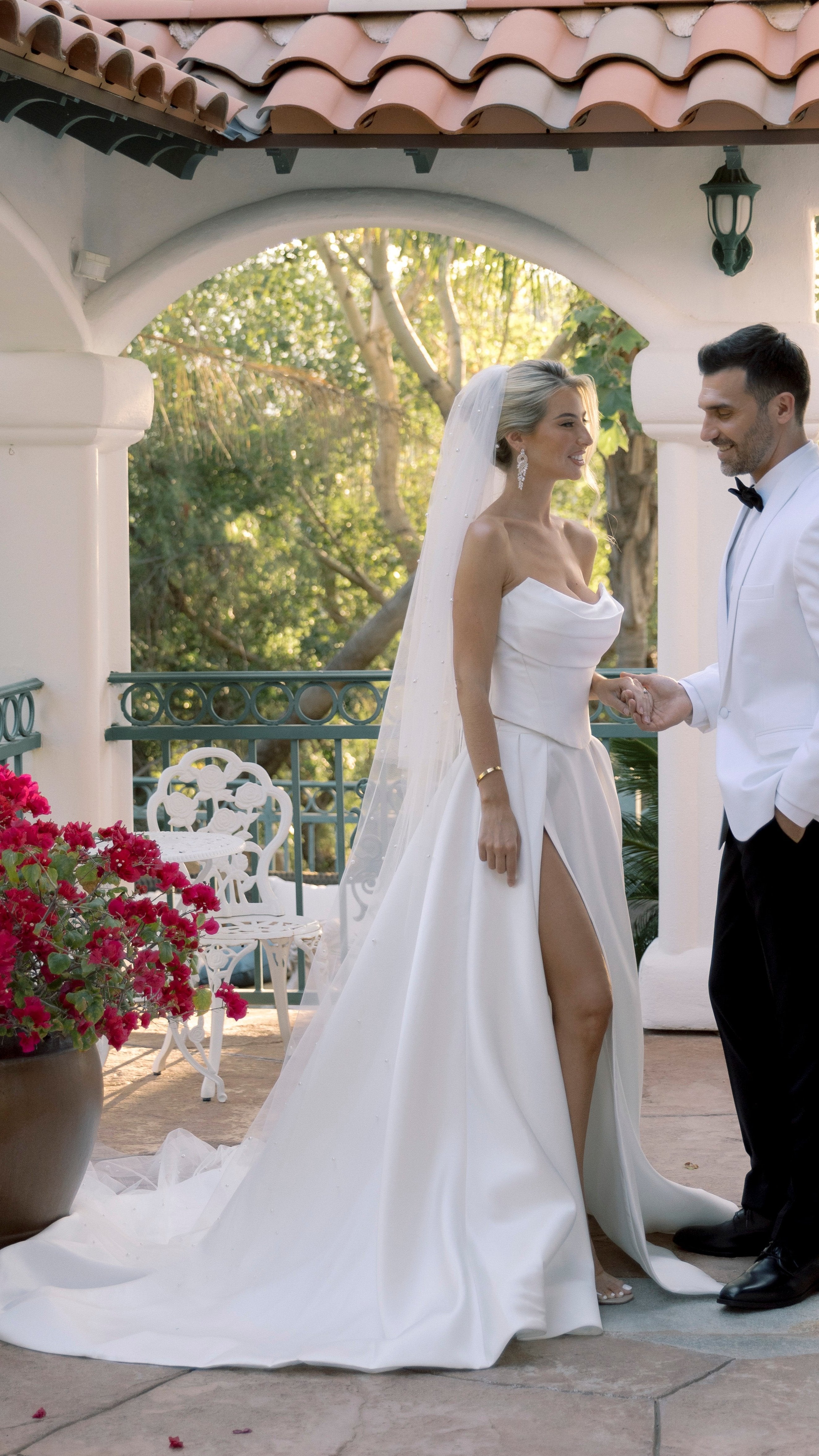 Wedding_Dress_Bridal_Gown_veil_Accessories_Los_Angeles_ForLove_Bridal-Monique-Lhuillier-pallas-Sima-Couture-Elysee-Vivienne-Westwood- Dana-Harel-Milla-Nova-La-Premiere-privee-loho-cinq-Sophia-Tolli-ines-di-santo-leah-da-gloria-rivini-oscar-de-la-renta-ysa-makino-eden-aharon-Mariana-Hardwick-Oksana-Mukha-Couture-Dana-Harel-Kyha-Nicole-Felicia-Enzoani-bridal-veils-best-bridal-store-in-los-angeles-enzoani-vera-wang-sarah-seven-Grace-Loves-Lace-lovely-bride-lilis-rachel-&-rose-liz-martinez-Dovita-bridal-minis