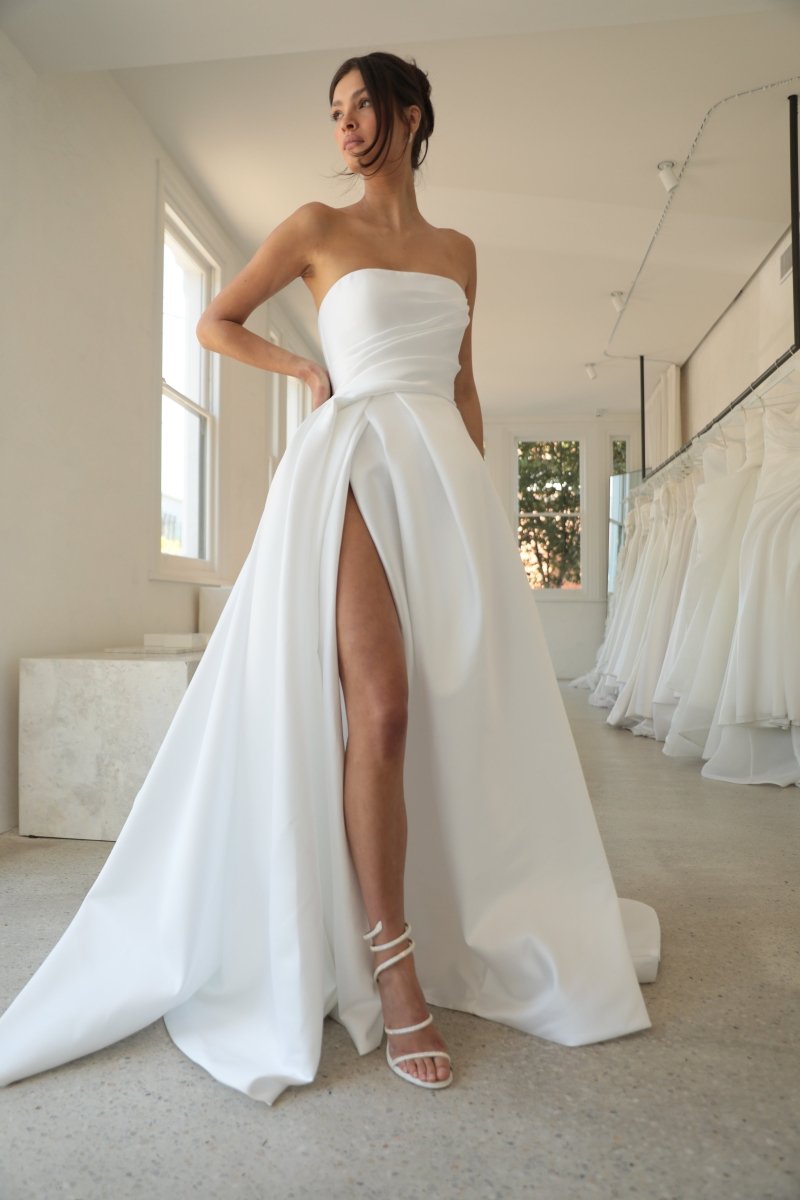 Wedding_Dress_Bridal_Gown_veil_Accessories_Los_Angeles_ForLove_Bridal-Monique-Lhuillier-pallas-Sima-Couture-Elysee-Vivienne-Westwood- Dana-Harel-Milla-Nova-La-Premiere-privee-loho-cinq-Sophia-Tolli-ines-di-santo-leah-da-gloria-rivini-oscar-de-la-renta-ysa-makino-eden-aharon-Mariana-Hardwick-Oksana-Mukha-Couture-Dana-Harel-Kyha-Nicole-Felicia-Enzoani-bridal-veils-best-bridal-store-in-los-angeles-enzoani-vera-wang-sarah-seven-Grace-Loves-Lace-lovely-bride-lilis-rachel-&-rose-liz-martinez-Dovita-bridal-minis