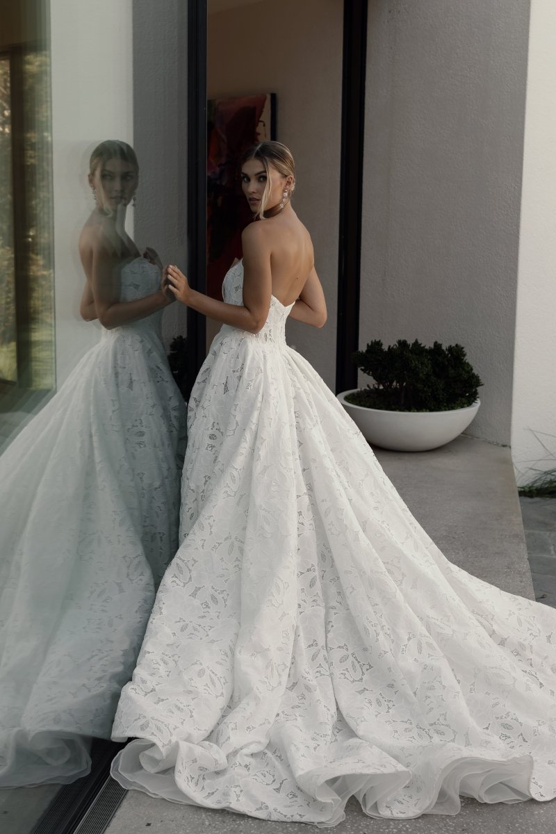 Wedding_Dress_Bridal_Gown_veil_Accessories_Los_Angeles_ForLove_Bridal-Monique-Lhuillier-pallas-Sima-Couture-Elysee-Vivienne-Westwood- Dana-Harel-Milla-Nova-La-Premiere-privee-loho-cinq-Sophia-Tolli-ines-di-santo-leah-da-gloria-rivini-oscar-de-la-renta-ysa-makino-eden-aharon-Mariana-Hardwick-Oksana-Mukha-Couture-Dana-Harel-Kyha-Nicole-Felicia-Enzoani-bridal-veils-best-bridal-store-in-los-angeles-enzoani-vera-wang-sarah-seven-Grace-Loves-Lace-lovely-bride-lilis-rachel-&-rose-liz-martinez-Dovita-bridal-minis
