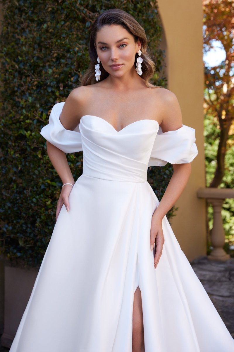 Wedding_Dress_Bridal_Gown_veil_Accessories_Los_Angeles_ForLove_Bridal-Monique-Lhuillier-pallas-Sima-Couture-Elysee-Vivienne-Westwood- Dana-Harel-Milla-Nova-La-Premiere-privee-loho-cinq-Sophia-Tolli-ines-di-santo-leah-da-gloria-rivini-oscar-de-la-renta-ysa-makino-eden-aharon-Mariana-Hardwick-Oksana-Mukha-Couture-Dana-Harel-Kyha-Nicole-Felicia-Enzoani-bridal-veils-best-bridal-store-in-los-angeles-enzoani-vera-wang-sarah-seven-Grace-Loves-Lace-lovely-bride-lilis-rachel-&-rose-liz-martinez-Dovita-bridal-minis