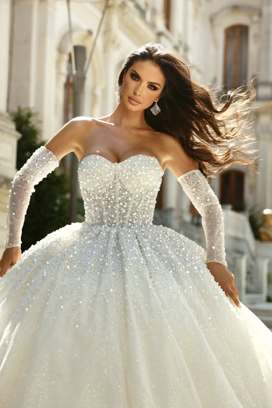 5 Awesome Los Angeles Wedding Dress Boutiques | Woman Getting Married