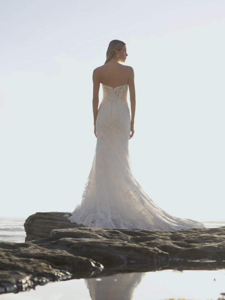 Wedding_Dress_Bridal_Gown_veil_Accessories_Los_Angeles_ForLove_Bridal-Monique-Lhuillier-pallas-Sima-Couture-Elysee-Vivienne-Westwood- Dana-Harel-Milla-Nova-La-Premiere-privee-Muse-cinq-Sophia-Tolli-ines-di-santo-leah-da-gloria-rivini-oscar-de-la-renta-ysa-makino-eden-aharon-Mariana-Hardwick-Oksana-Mukha-Couture-Dana-Harel-Kyha-Nicole-Felicia-Enzoani-bridal-veils-best-bridal-store-in-los-angeles-enzoani-vera-wang-sarah-seven-Grace-Loves-Lace-lovely-bride-lilis-rachel-&-rose-liz-martinez-Dovita-bridal-minis