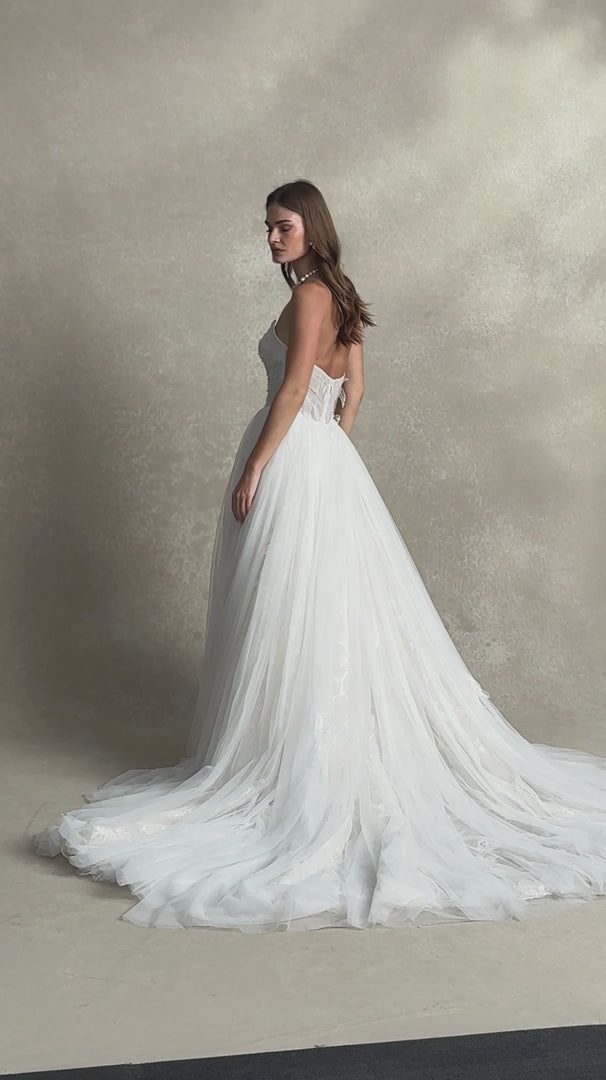 Wedding_Dress_Bridal_Gown_veil_Accessories_Los_Angeles_ForLove_Bridal-Monique-Lhuillier-pallas-Sima-Couture-Elysee-Vivienne-Westwood-La-Premiere-privee-Muse-cinq-Sophia-Tolli-ines-di-santo-leah-da-gloria-rivini-oscar-de-la-renta-ysa-makino-eden-aharon-Mariana-Hardwick-Oksana-Mukha-Tulle-Skirt-Couture-Dana-Harel-Kyha-Nicole-Felicia-Enzoani-bridal-veils-best-bridal-store-in-los-angeles-enzoani-vera-wang-sarah-seven-Grace-Loves-Lace-lovely-bride-lilis-rachel-&-rose-liz-martinez-Dovita-bridal-minis