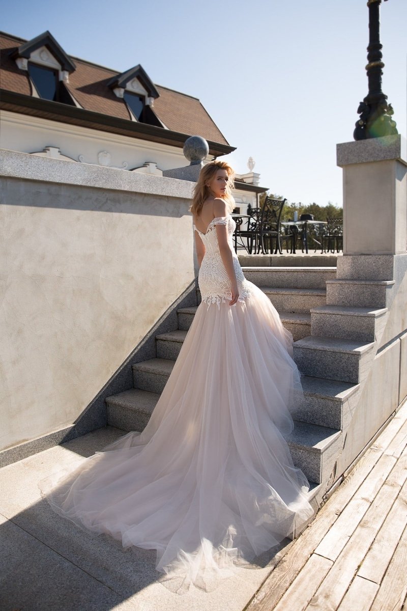 Wedding_Dress_Bridal_Gown_veil_Accessories_Los_Angeles_ForLove_Bridal-Monique-Lhuillier-pallas-Sima-Couture-Elysee-Vivienne-Westwood- Dana-Harel-Milla-Nova-La-Premiere-privee-loho-cinq-Sophia-Tolli-ines-di-santo-leah-da-gloria-rivini-oscar-de-la-renta-ysa-makino-eden-aharon-Mariana-Hardwick-Oksana-Mukha-Couture-Dana-Harel-Kyha-Nicole-Felicia-Enzoani-bridal-veils-best-bridal-store-in-los-angeles-enzoani-vera-wang-sarah-seven-Grace-Loves-Lace-lovely-bride-lilis-rachel-&-rose-liz-martinez-Dovita-bridal-minis