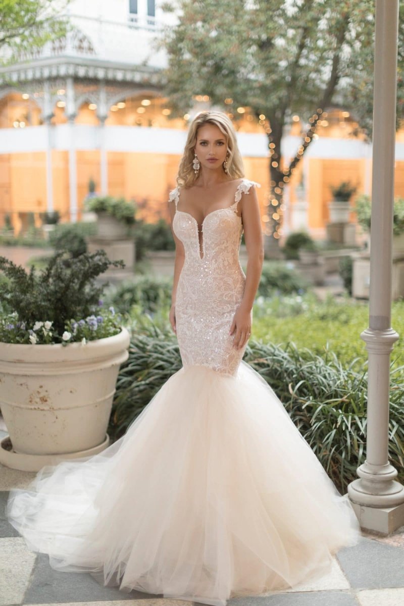 Wedding_Dress_Bridal_Gown_veil_Accessories_Los_Angeles_ForLove_Bridal-Monique-Lhuillier-pallas-Sima-Couture-Elysee-Vivienne-Westwood- Dana-Harel-Milla-Nova-La-Premiere-privee-loho-cinq-Sophia-Tolli-ines-di-santo-leah-da-gloria-rivini-oscar-de-la-renta-ysa-makino-eden-aharon-Mariana-Hardwick-Oksana-Mukha-Couture-Dana-Harel-Kyha-Nicole-Felicia-Enzoani-bridal-veils-best-bridal-store-in-los-angeles-enzoani-vera-wang-sarah-seven-Grace-Loves-Lace-lovely-bride-lilis-rachel-&-rose-liz-martinez-Dovita-bridal-minis